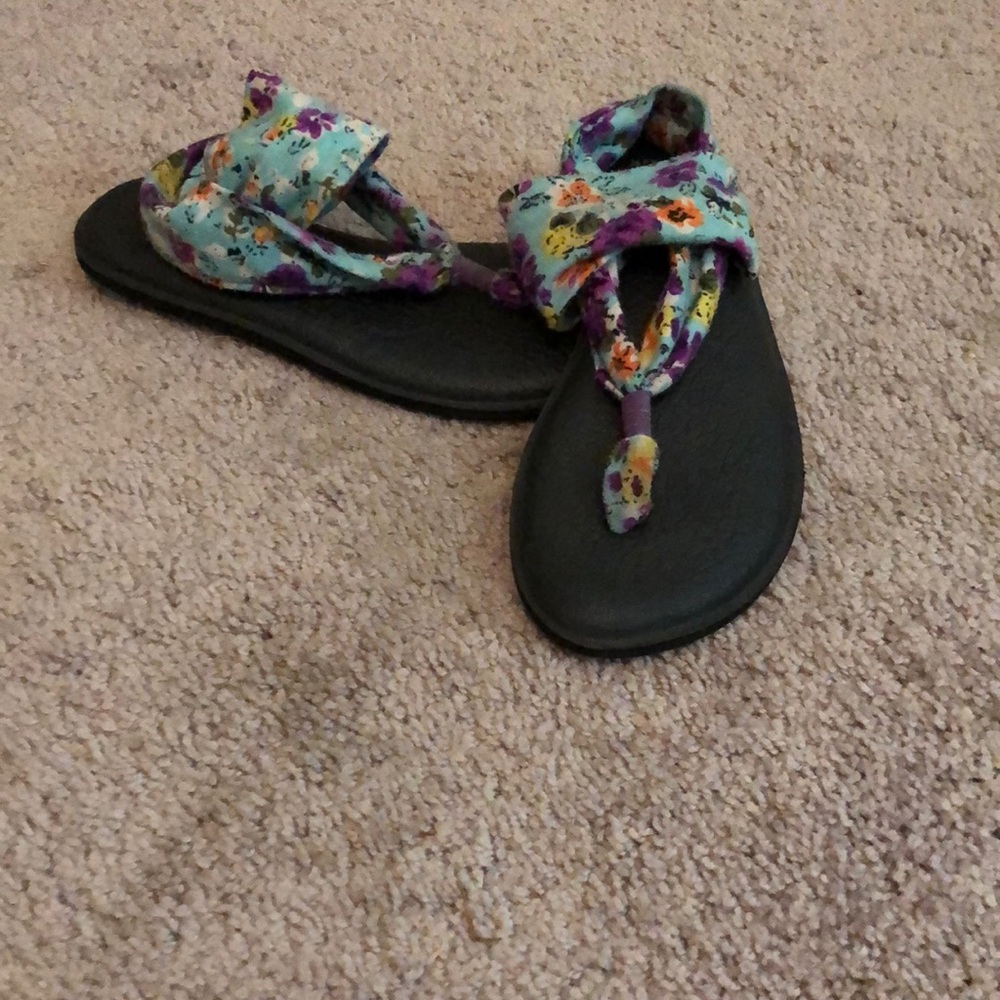 Flower print Sanuk sandals